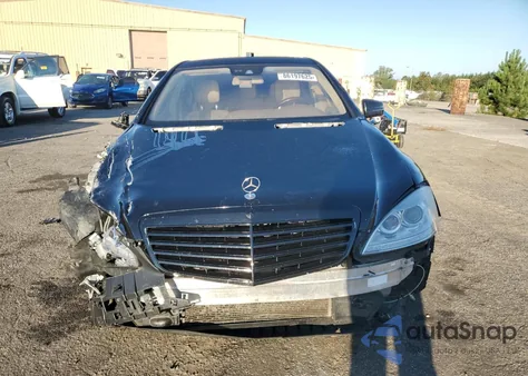 2011 Mercedes-Benz S 550 z USA, uszkodzony, nr VIN WDDNG7BB0BA364110